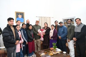 MC Chairperson Meera Saklani submits memorandum to Minister Joshi regarding development works in Mussoorie
