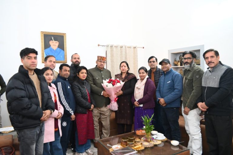 MC Chairperson Meera Saklani submits memorandum to Minister Joshi regarding development works in Mussoorie