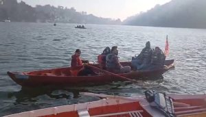 Nainital: भीमताल झील पर इतिहास रचती गीता बिष्ट, पहली महिला नाविक बनीं