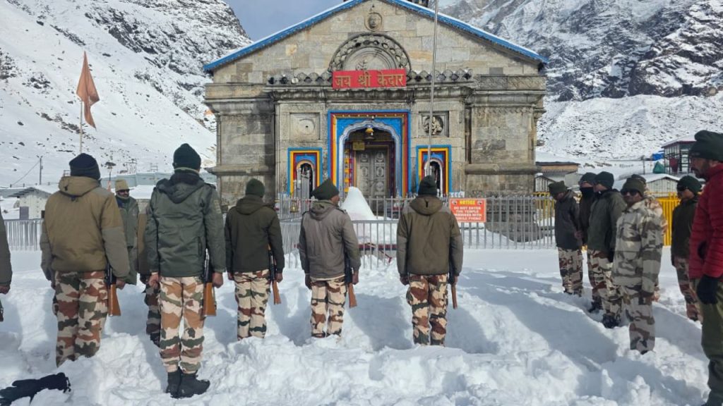 Republic Day 2026: शीतकाल में भी राष्ट्रभक्ति का जज्बा, केदारनाथ में पुलिस और ITBP ने फहराया तिरंगा