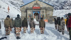 Republic Day 2026: शीतकाल में भी राष्ट्रभक्ति का जज्बा, केदारनाथ में पुलिस और ITBP ने फहराया तिरंगा