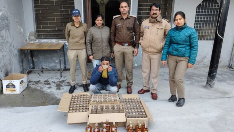 Rudraprayag: आबकारी विभाग ने तस्करों पर कसा शिकंजा, अवैध अंग्रेजी शराब की खेप बरामद