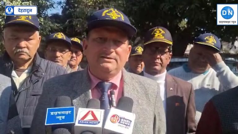 Video: देहरादून में शहीदों के सम्मान पर चोट, पूर्व सैनिकों