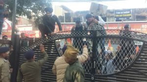 अंकिता भंडारी हत्याकांड: उत्तराखंड में कांग्रेस का हंगामा, प्रदर्शनकारियों पर लाठीचार्ज!