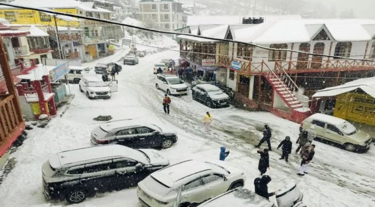 उत्तराखंड मे हल्की बारिश-बर्फबारी के आसार, बर्फबारी से 31 सड़कें