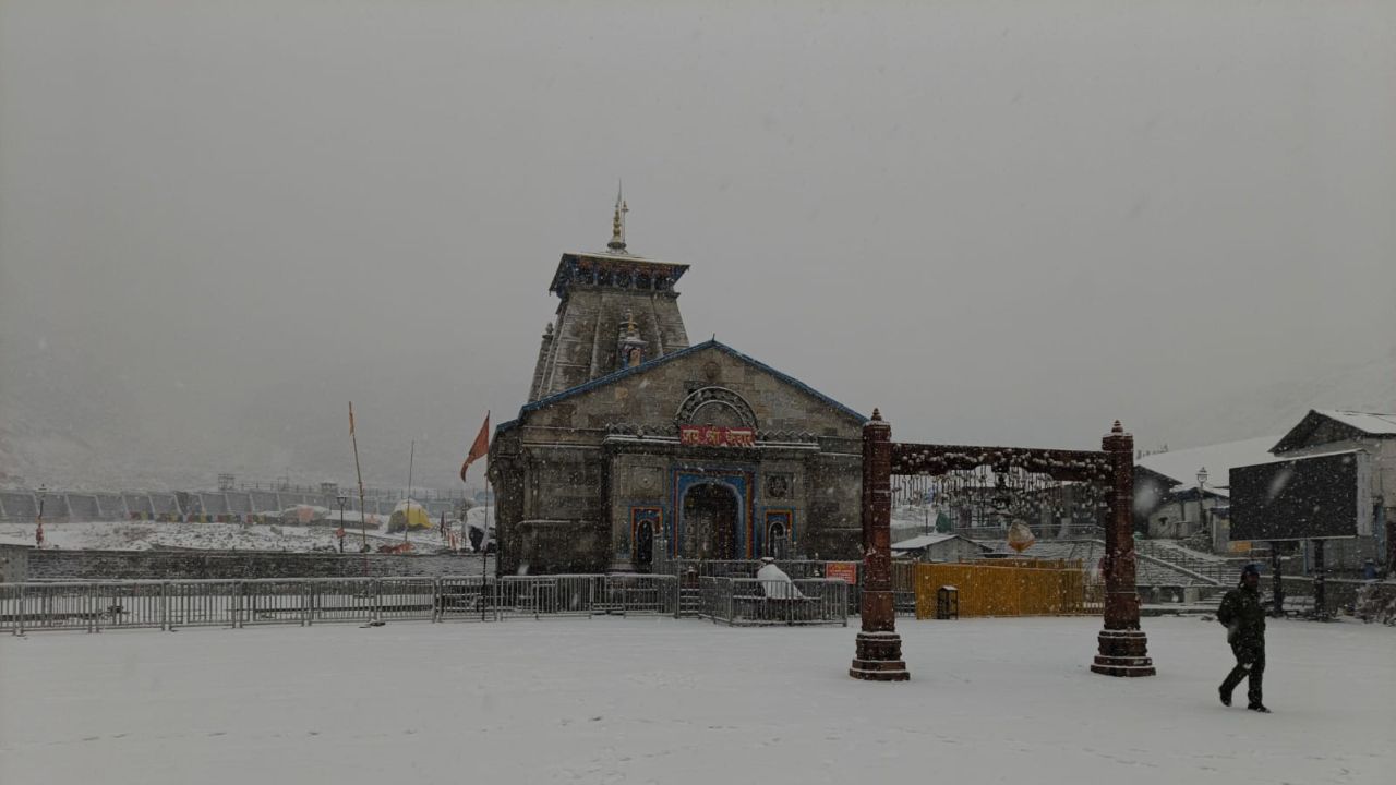 उत्तराखंड में अचानक बदला मौसम, पहाड़ों पर बर्फबारी और मैदानी इलाकों में बारिश ने मचाई खुशी