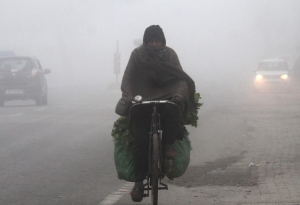 उत्तराखंड में घुप कोहरा और कड़ाके की सर्दी का डबल