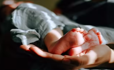 उत्तराखंड में मां-बाप ने 9 दिन की बच्ची का किया