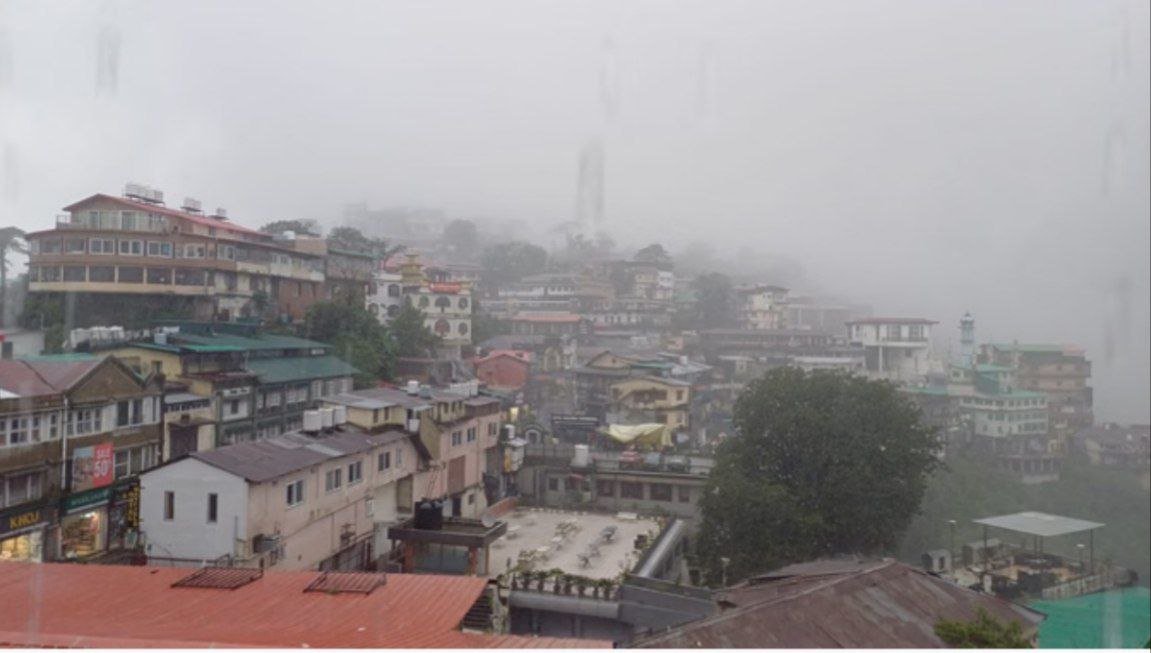 उत्तराखंड में मौसम का बदलाव,मैदानी जिलों में घना कोहरा,बर्फबारी का