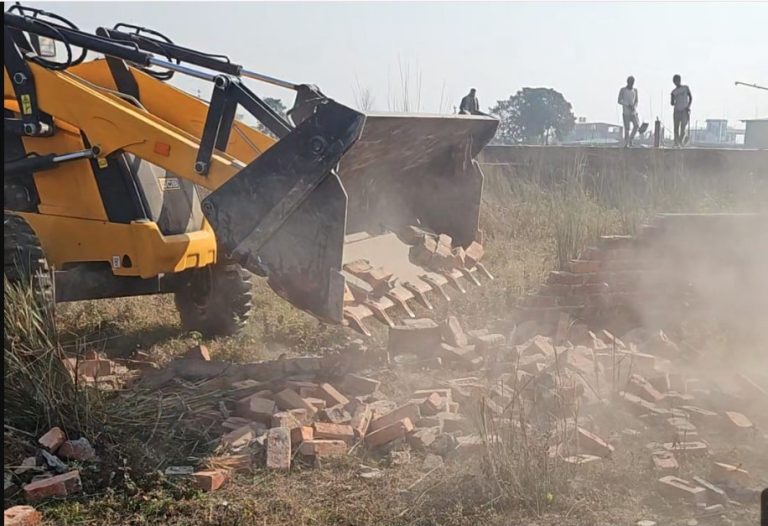 एमडीडीए की बड़ी कार्रवाई- 40 बीघा अवैध प्लॉटिंग पर चला ध्वस्तीकरण का बुलडोज़र
