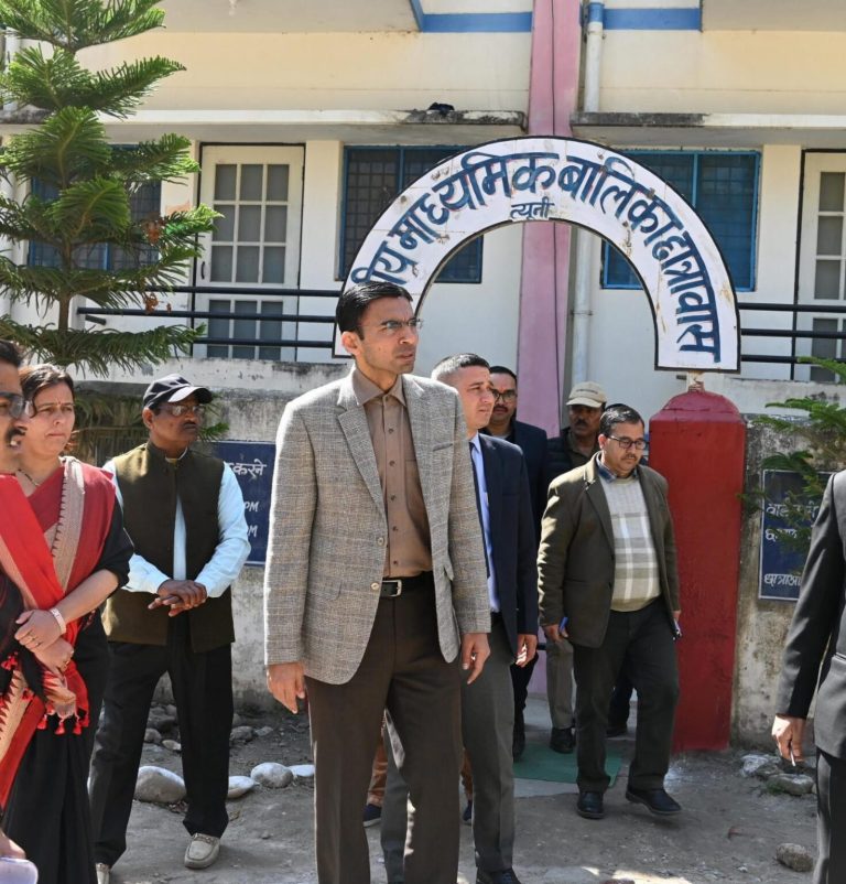 केजीबीवी त्यूनी में खेल मैदान समतलीकरण को 10 लाख की मंजूरी, डीएम सविन बंसल ने जारी की पहली किस्त