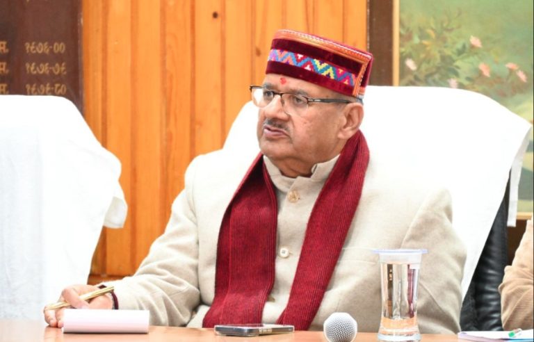 कैबिनेट मंत्री गणेश जोशी ने विकास योजनाओं की प्रगति को लेकर अधिकारियों के साथ की समीक्षा बैठक