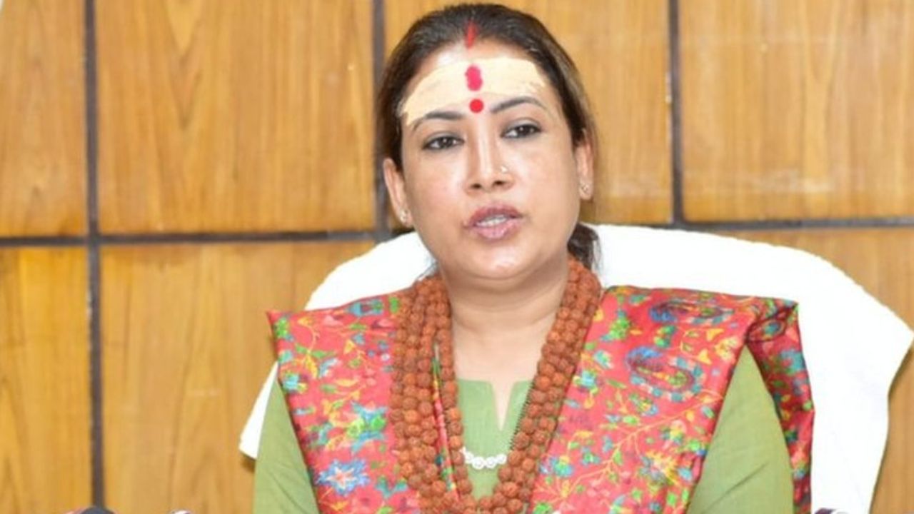 कौन हैं उत्तराखंड की महिला कैबिनेट मंत्री…जिनके पति ने बिहार की लकड़ियों का किया 20-25 हजार रुपये में सौदा!