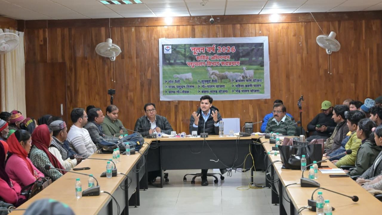 क्या गोट वैली योजना ने बदल दी ग्रामीण अर्थव्यवस्था की तस्वीर? जानिए जिलाधिकारी के संवाद से जुड़ी अनकही बातें!