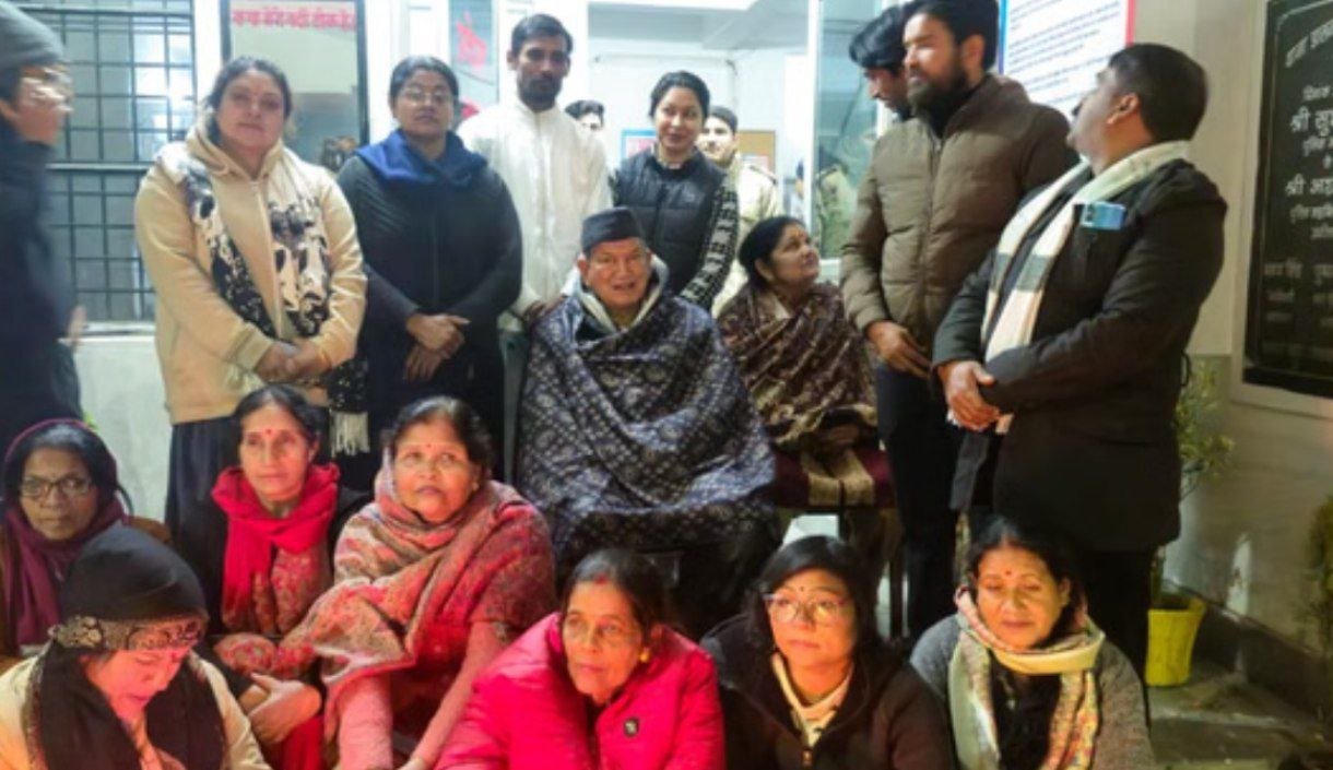 खेल मंत्री के पति के बयान पर बवाल, FIR की