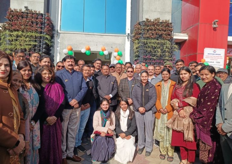 गणतंत्र दिवस पर एमडीडीए कार्यालय में हुआ ध्वजारोहण, उत्कृष्ट कार्य करने वाले 6 कर्मचारी सम्मानित