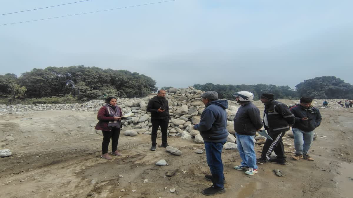 चंपावत और ऊधम सिंह नगर में अवैध खनन एवं भंडारण