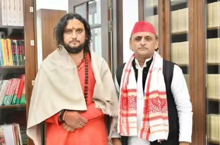 जानिए कौन हैं महंत शुभम गिरी, जिन्‍हें अखिलेश यादव ने