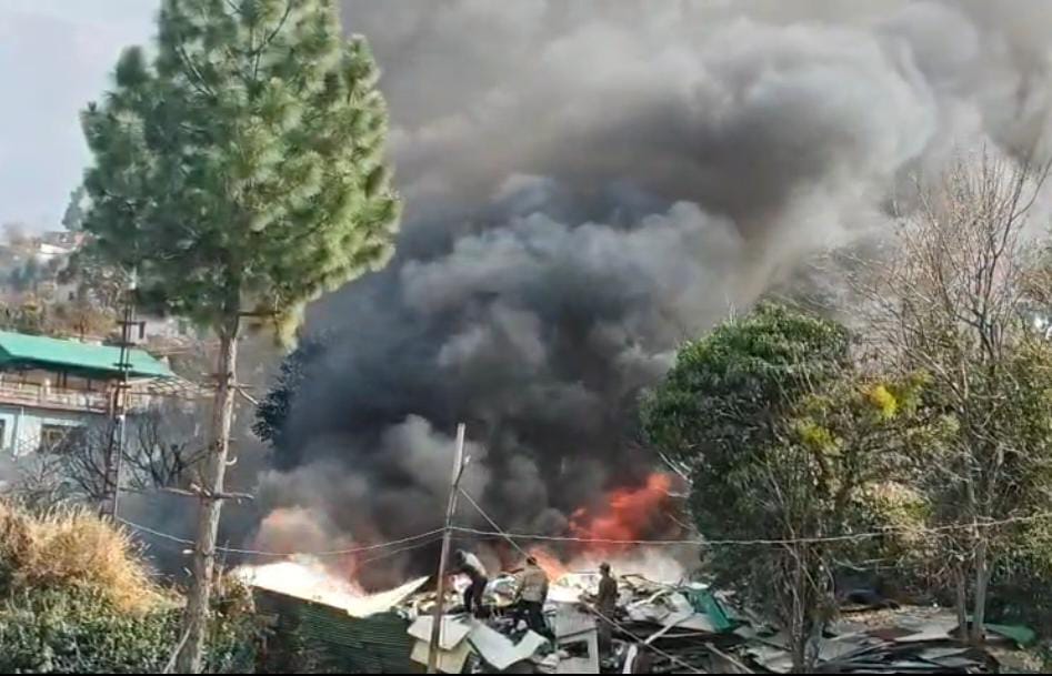 जोशीमठ में आर्मी कैंप के स्टोर में लगी भीषण आग