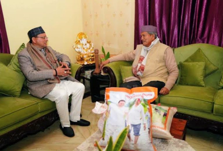 तंज से तोहफे तक, सीएम धामी ने अपने खेत का