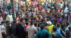 दुकान के नाम पर सियासी-धार्मिक टकराव, कोटद्वार में बजरंग दल