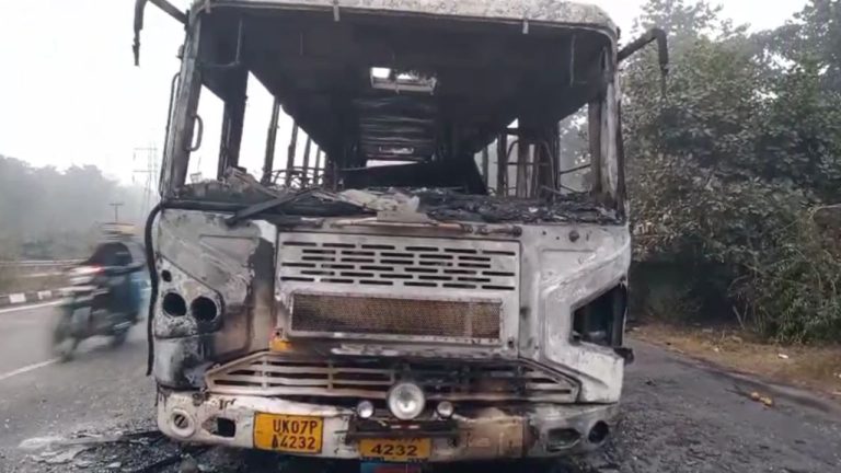 देहरादून में चलती रोडवेज बस बनी आग का गोला, मिनटों में सब हुआ खाक; 15 यात्री बाल-बाल बचे