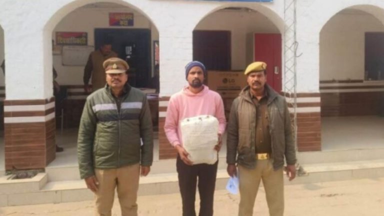 नेपाल से गांजा तस्करी का भंडाफोड़: गोरखपुर में 1.450 किलो गांजा संग तस्कर गिरफ्तार, पुलिस जांच में कई और चौंकाने वाले खुलासे