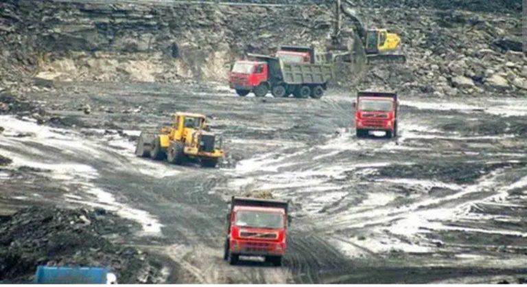 बागेश्वर में सोपस्टोन खनन पर हाईकोर्ट सख्त, सभी वाहनों में