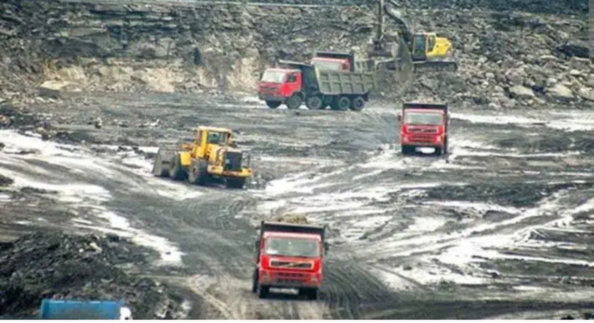 बागेश्वर में सोपस्टोन खनन पर हाईकोर्ट सख्त, सभी वाहनों में
