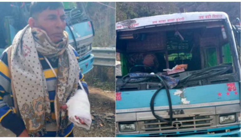 यमुनोत्री हाईवे पर डरावना मंजर: स्कूल बस में घुसा बोल्डर,