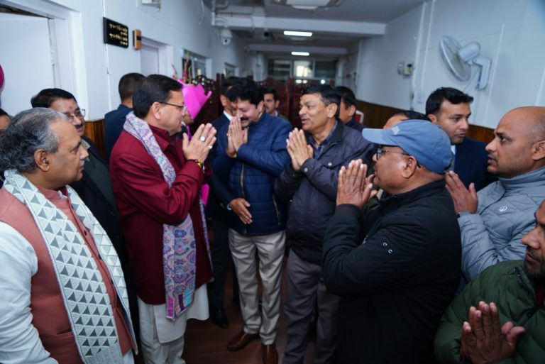 राज्य निगम कर्मचारी महासंघ ने की सीएम धामी सहित वरिष्ठ नौकरशाहों से मुलाकात, नववर्ष की शुभकामनाएं की प्रेषित