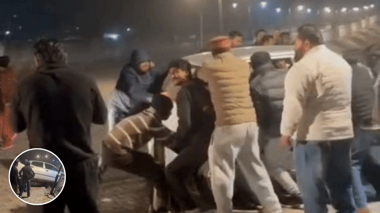 रामनगर कोसी बैराज पर देर रात स्टंट बना जानलेवा, डिवाइडर से टकराई कार आधी हवा में लटकी, बड़ा हादसा टला