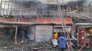 रुद्रप्रयाग: जनरल स्टोर में लगी आग, दो वाहन भी जले, मचा हड़कंप