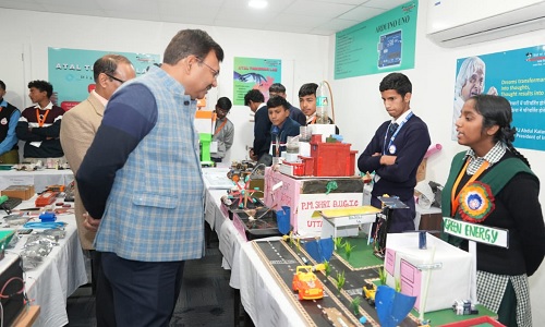 'शिक्षा की बात' कार्यक्रम : मुख्य सचिव आनंद बर्द्धन छात्र-छात्राओं से