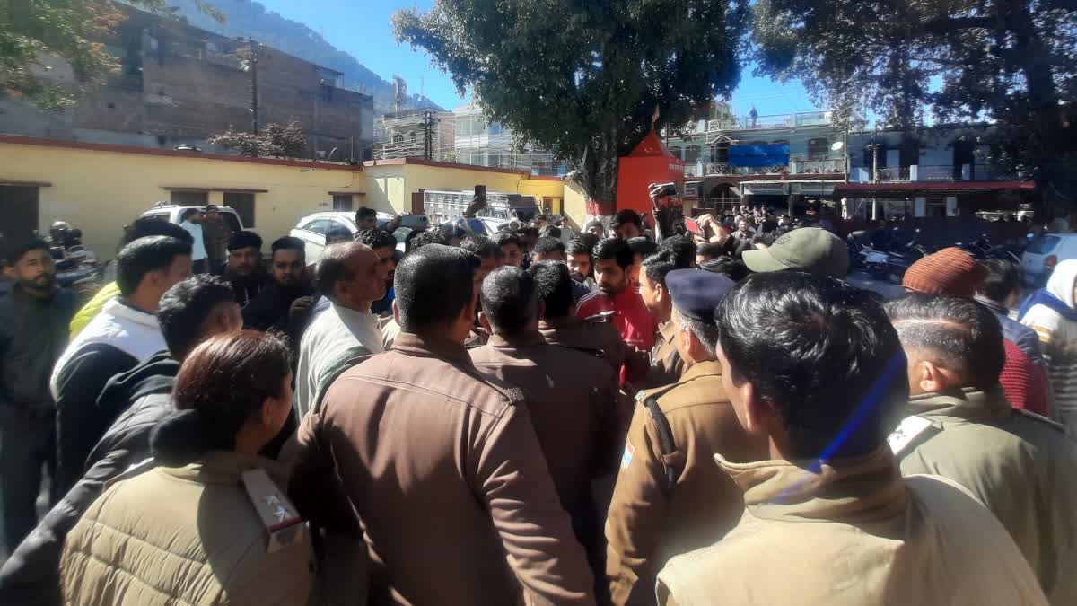 श्रीनगर गढ़वाल में पर्यटकों और स्थानीय युवाओं के बीच झड़प,