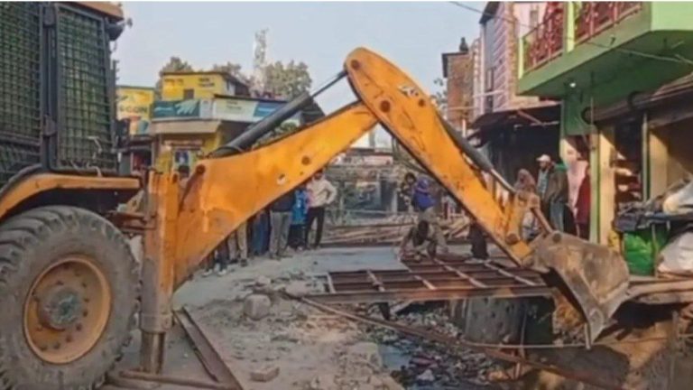 सरकारी जमीन पर अवैध कब्जों पर सख्ती, नगर निगम ने