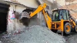 हल्द्वानी काठगोदाम में सड़क चौड़ीकरण ने पकड़ी रफ्तार, अवैध अतिक्रमण हटाने में जुटा प्रशासन; जानें क्या है मामला