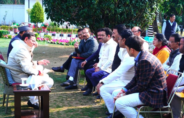 मुख्यमंत्री धामी का बड़ा फैसला, सरकारी कर्मचारियों की सुरक्षा के लिए बनेगी एसओपी