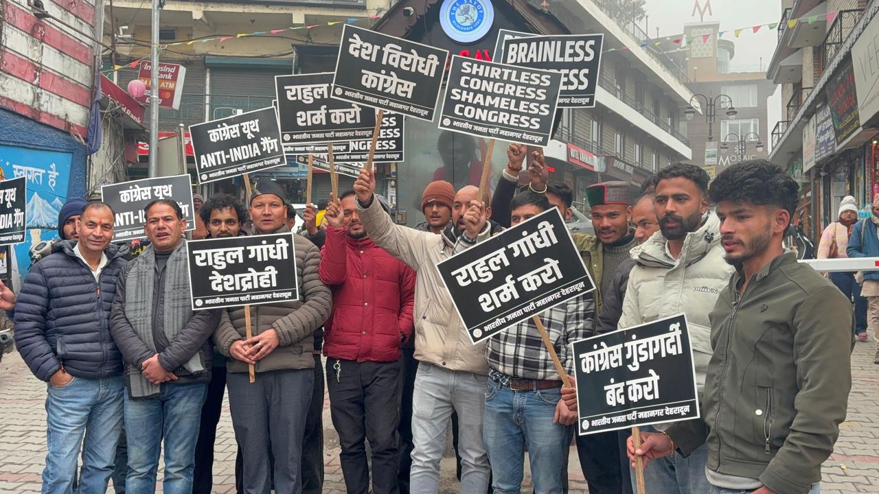 BJYM protests against Cong disruption of AI Summit