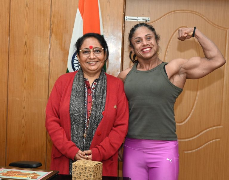 Bodybuilder Pratibha Thapliyal felicitated by Speaker Ritu Khanduri Bhushan