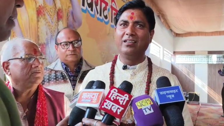 Dehradun: डोईवाला में विराट हिंदू सम्मेलन, वक्ताओं ने मंच से समाज को दिये ये संदेश