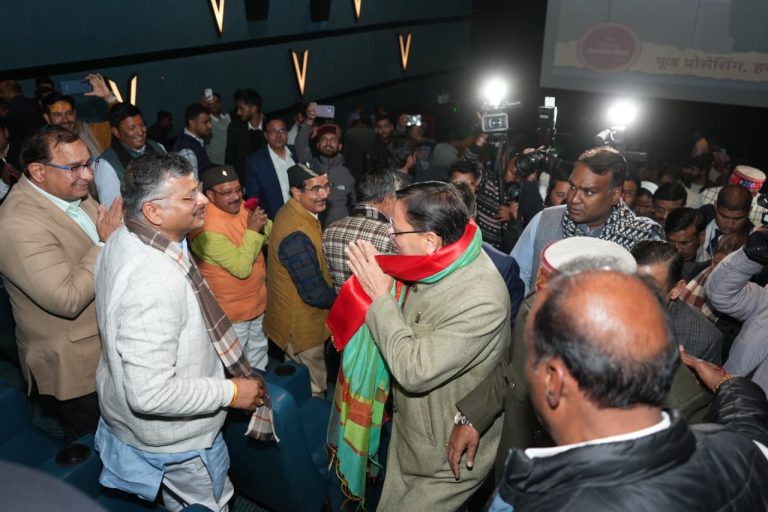 Dhami watches ‘Gaudaan’ film based on conservation of cows