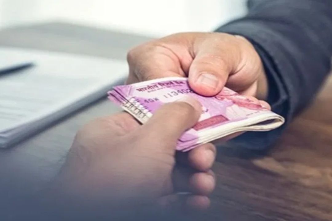 GST कार्यालय का डेटा एंट्री ऑपरेटर रिश्वत लेते रंगे हाथ गिरफ्तार, जानिए विजिलेंस टीम ने कैसे बिछाया जाल….