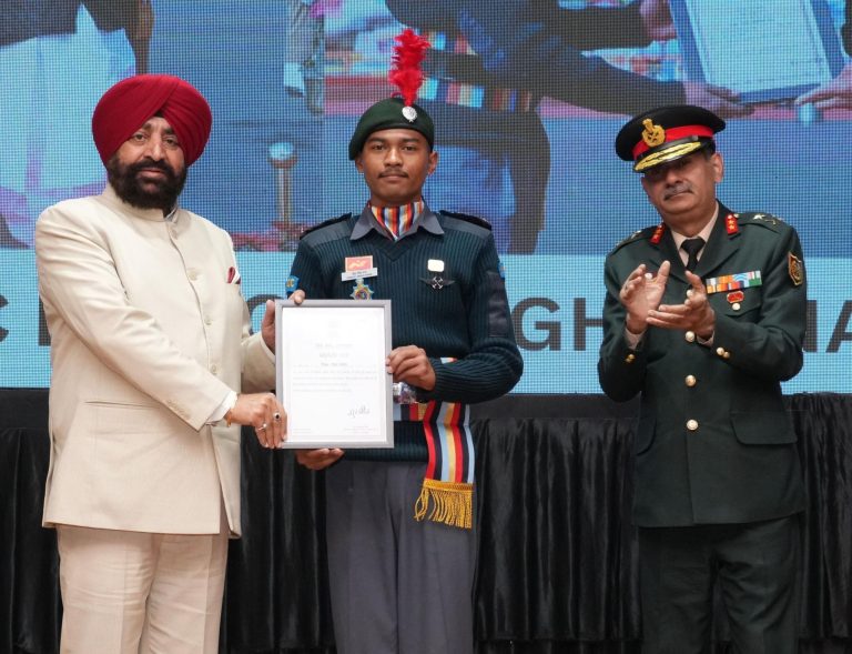 Governor felicitates NCC cadets from U’khand for Republic Day Parade