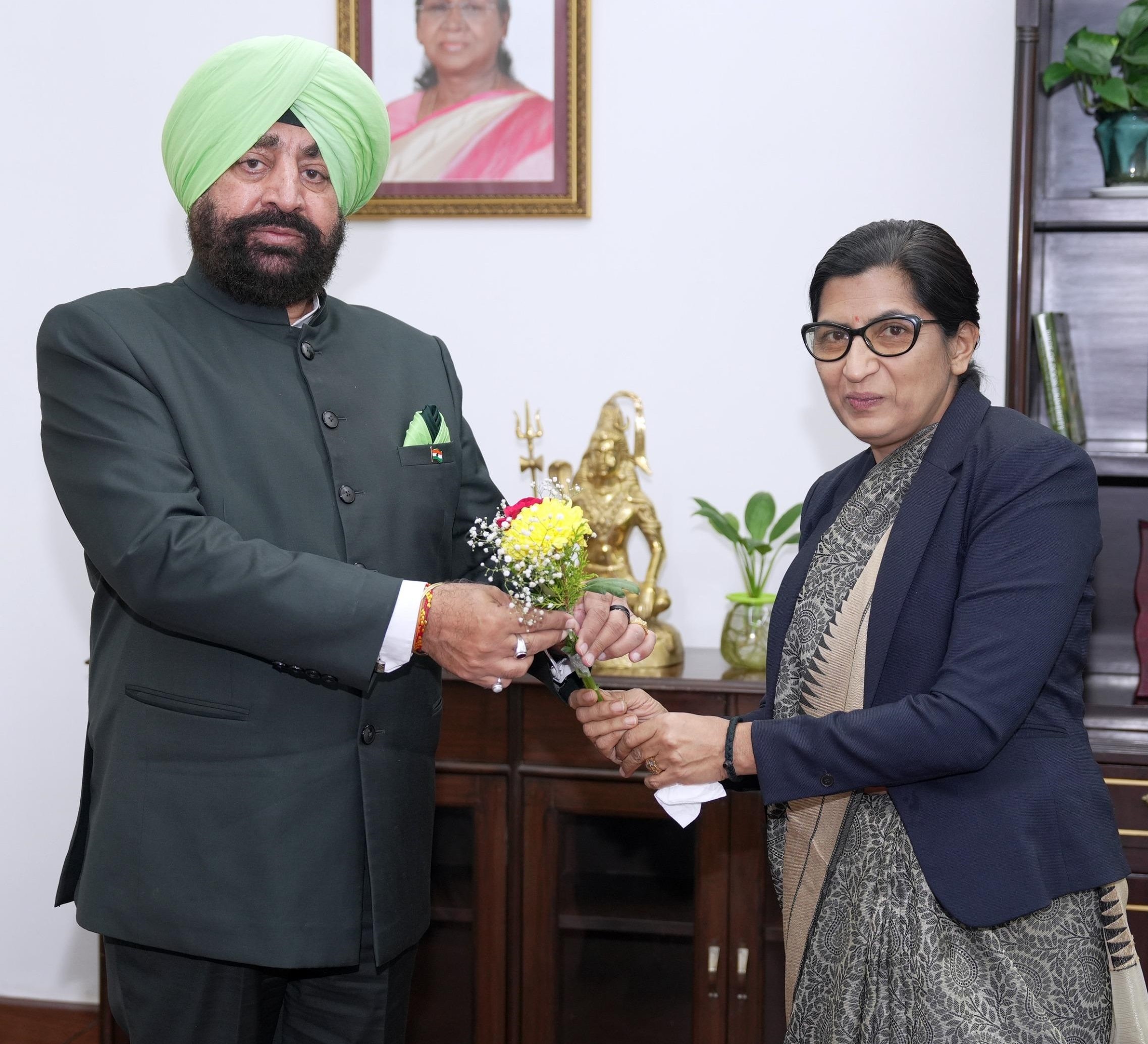 HNB Medical University VC meets Gov