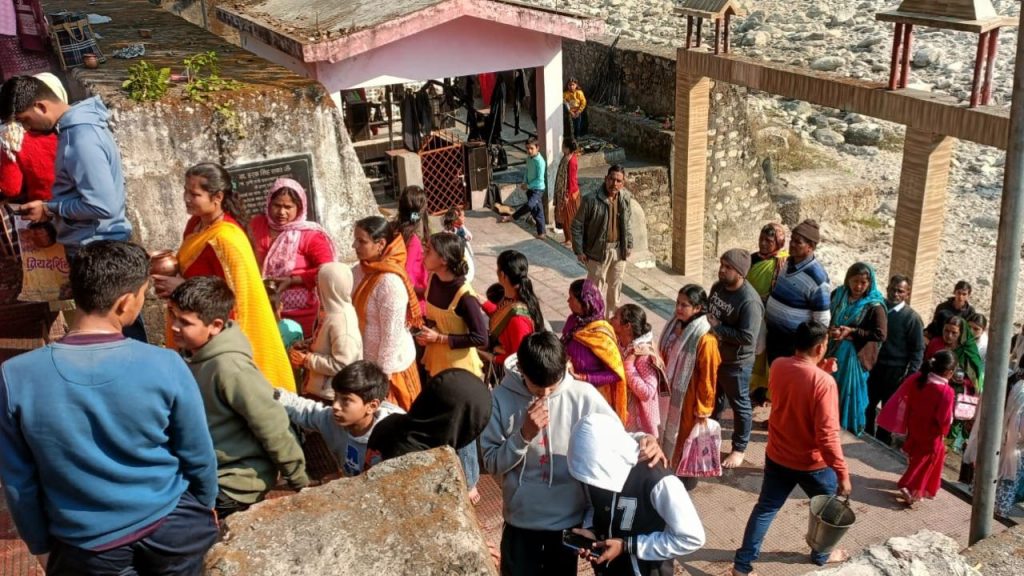 Mahashivratri 2026: रुद्रप्रयाग में महाशिवरात्रि पर दिखी भक्तों की लंबी कतारें, जानिये कैसे संभाली गई व्यवस्था