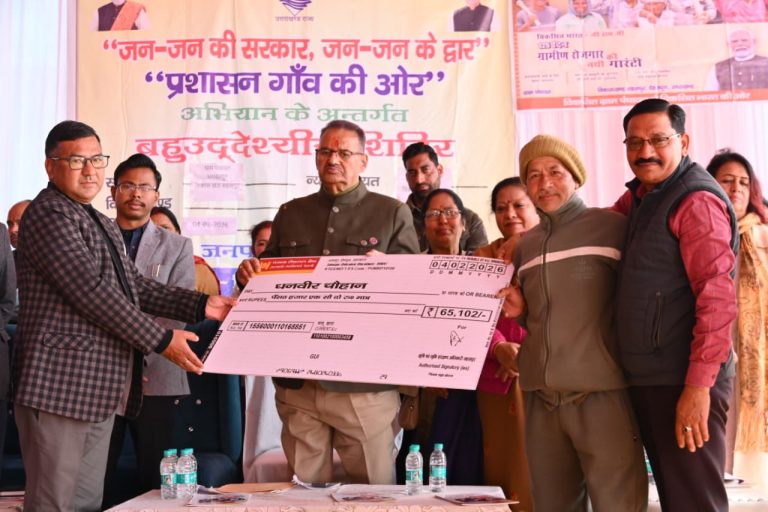 Minister Joshi interacts with beneficiaries under ‘Jan–Jan Ki Sarkar, Jan–Jan