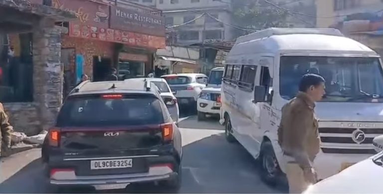 NH-707A damaged in Mussoorie, causes inconvenience to Chardham pilgrims