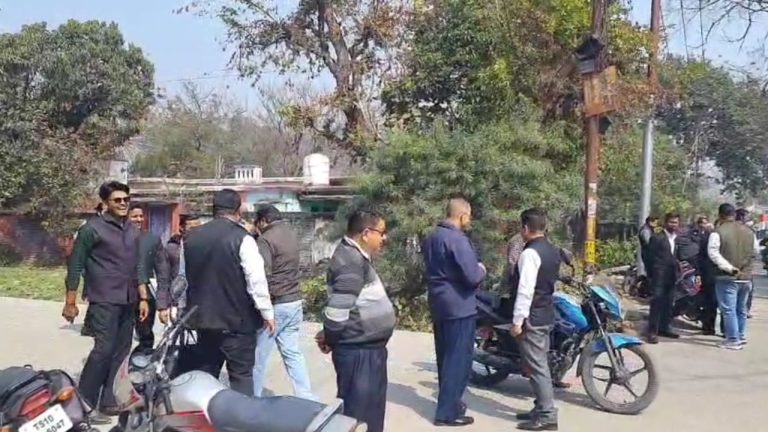 Nainital: रामनगर कोर्ट को मिली बम से उड़ाने की धमकी, कोर्ट परिसर में मची अफरातफरी