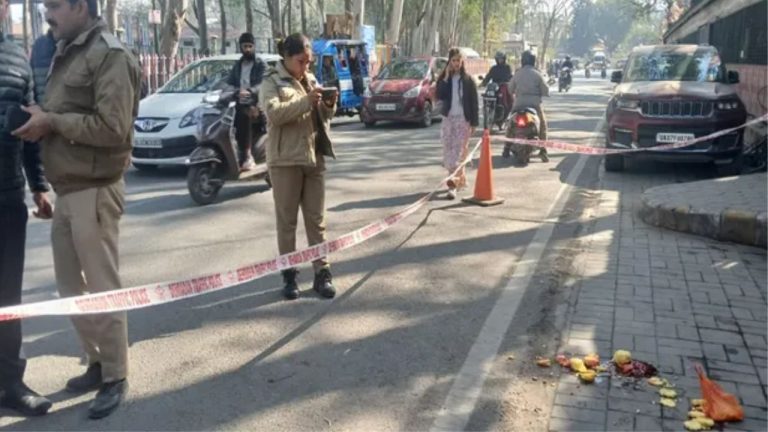 Uttarakhand Crime: राजधानी में दिनदहाड़े फायरिंग, दून अस्पताल में युवक ने तोड़ा दम, पढ़ें पूरा अपडेट